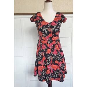 Kimchi Blue by Urban Outfitters Skater‎ Cap Sleeve Floral Dress